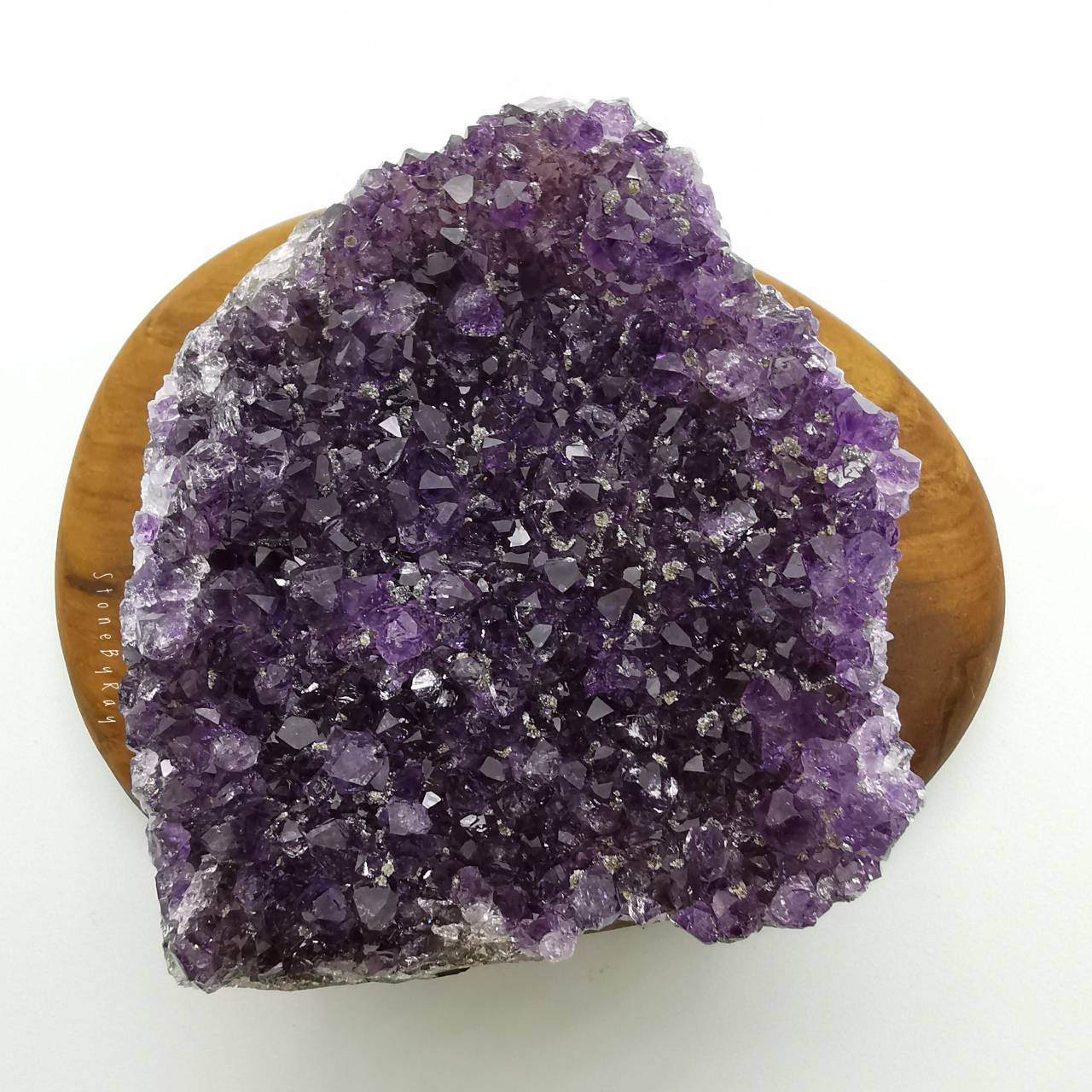 หินอเมทิสต์ผลึกธรรมชาติ Amethyst