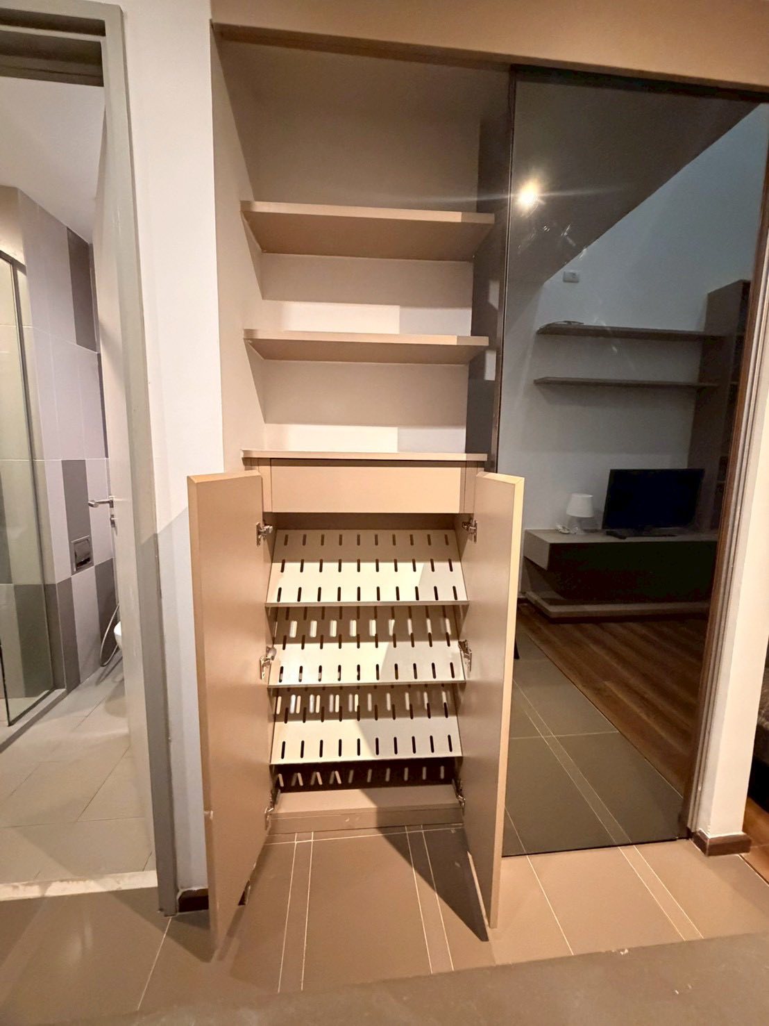 ให้เช่าคอนโด Onyx Phahonyothin (ออนิกซ์ พหลโยธิน) Duplex 2 ชั้น 1ห้องนอน / 1ห้องน้ำ ขนาด 43 ตรม. ชั้น 12 ค่าเช่า 18,000 ต่อเดือน รถไฟฟ้า BTS สะพานควาย