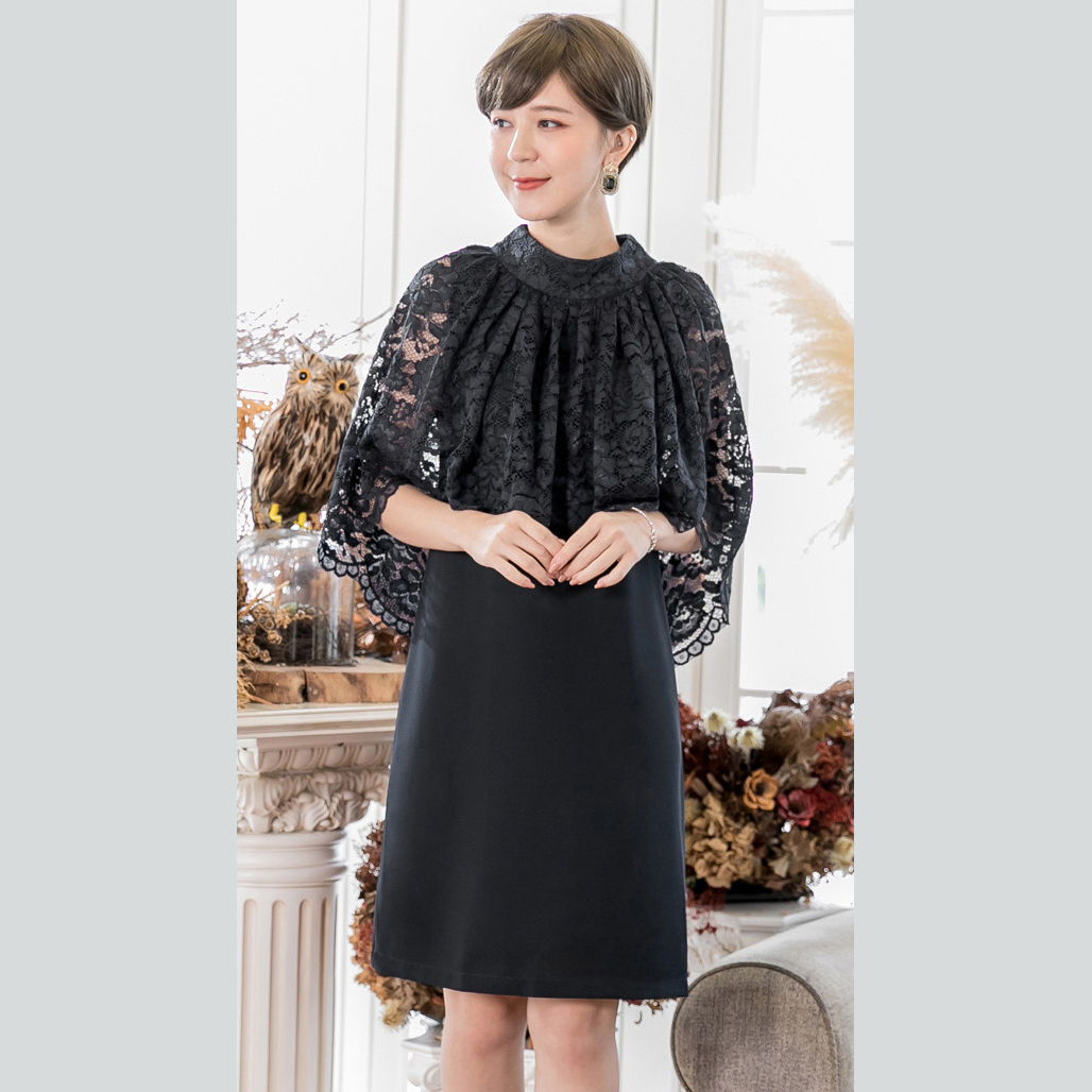 kudapy เดรสออกงานสีชมพู/สีดำ/สีกรมท่า ผ้าทวิลเกาหลี ดีไซน์ลูกไม้คลุมไหล่ แพทเทิร์นทรงตรง ผ่าหลัง ซิปซ่อนด้านหลัง มีซับในตัว