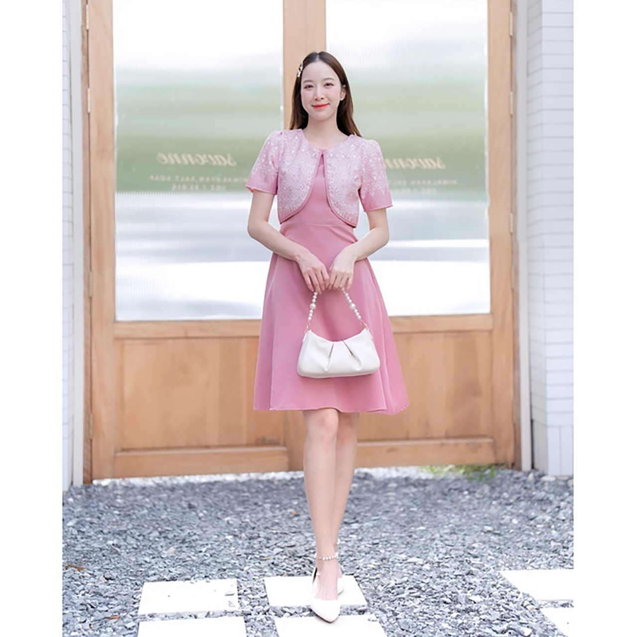 kudapy เดรสสั้นสีชมพู/สีแดง/สีกรม ทรงบานกระโปรงสีพื้นแต่งเสื้อลายไทย