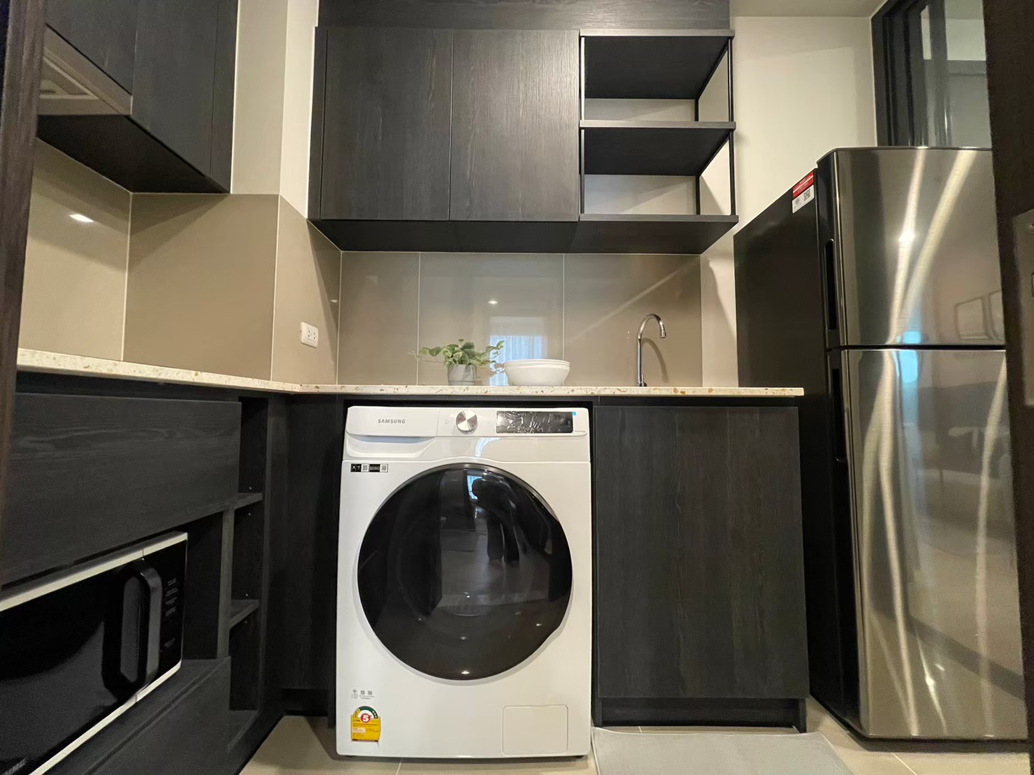 ให้เช่าห้องแบบ 1ห้องนอน 1ห้องน้ำ 1ครัวแยก โซนพื้นที่ MRT ห้วยชวาง คอนโด XT Huaikhwang (เอกซ์ที ห้วยขวาง) High Rise ขนาดห้อง 35 ตรม. ชั้น 12 ตึก B