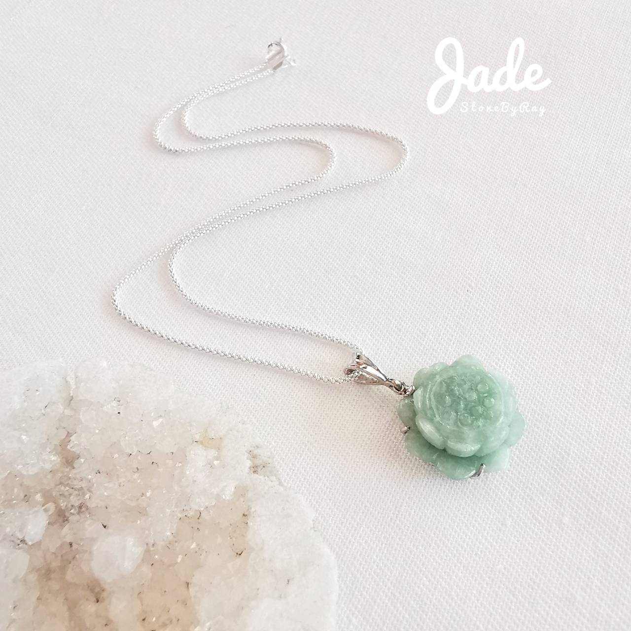 สร้อยคอเงินจี้หยกแกะสลักรูปดอกบัว