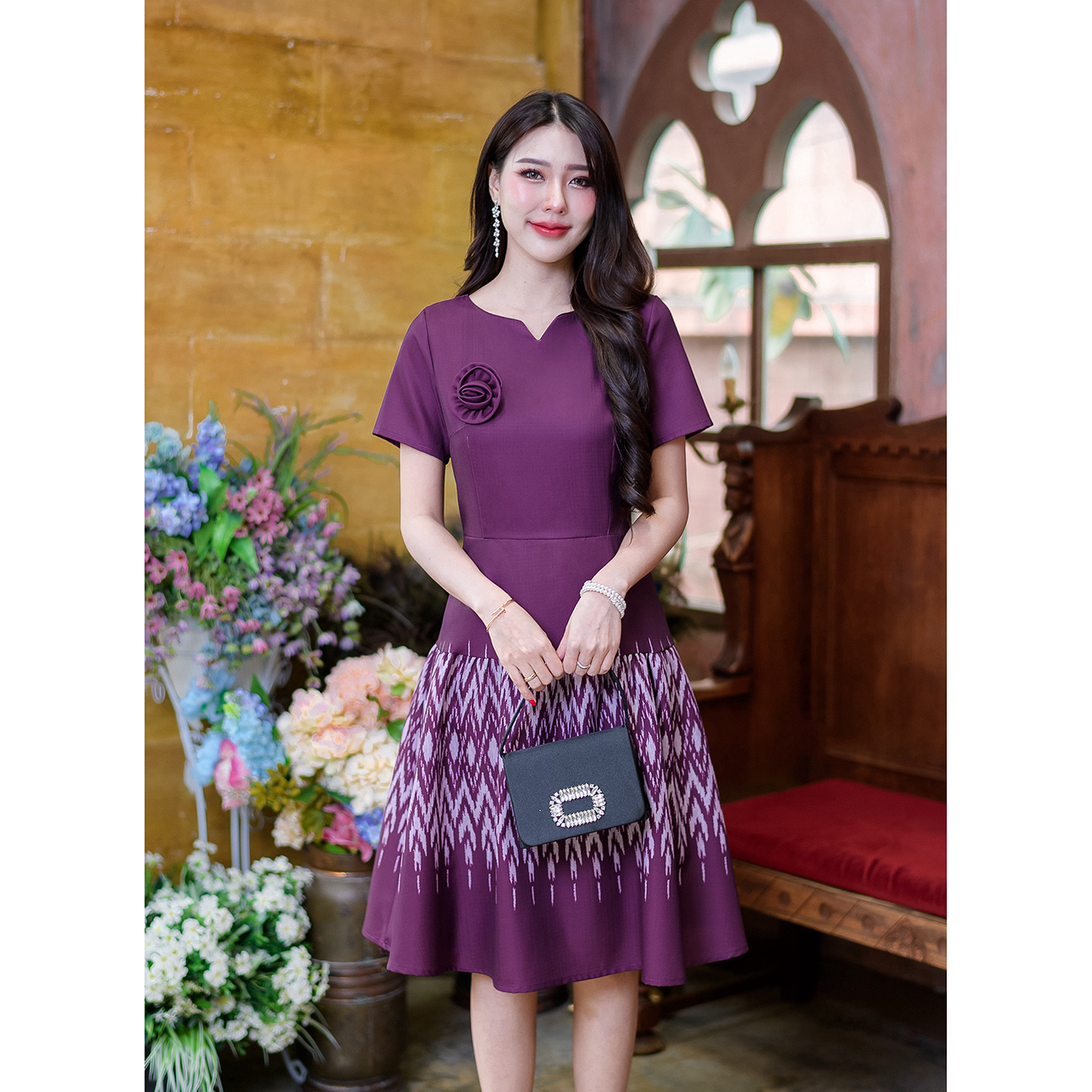 kudapy เดรสสั้นสีเปลือกมังคุด/สีกรม ผ้าพิมพ์ลายไทย เนื้อผ้าโพพลีผสมเนื้อเบาผ้าไม่หยาบใส่สบาย