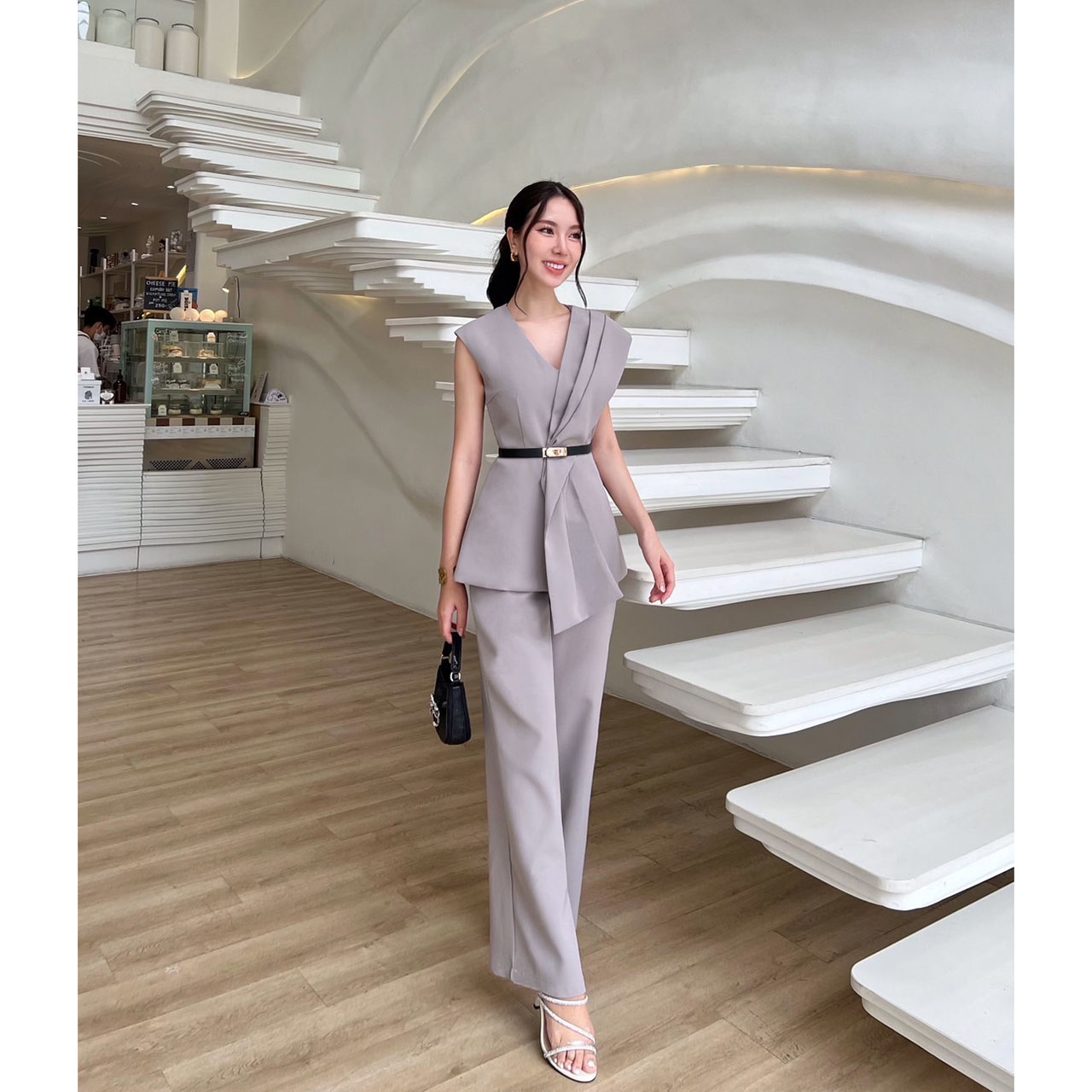 kudapy ชุดเซ็ทเสื้อแขนกุด+กางเกงขายาว ตัวเสื้อออกแบบเย็บจับจีบยาวด้านหน้า ซิปด้านหลัง มีซับในอย่างดี