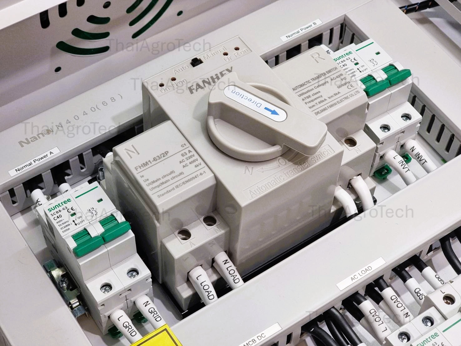 ตู้คอมบายเนอร์แบบออนออฟกริดไฮบริด 1 สตริงตู้หน้ากระจก AC-DC On/Off-grid Hybrid Combiner Box 1 string พร้อม สวิตซ์สลับแหล่งจ่ายไฟ อัตโนมัติ ระบบไฟฟ้าสำรอง ATS Automatic Dual Power Transfer Switch 2P 63A