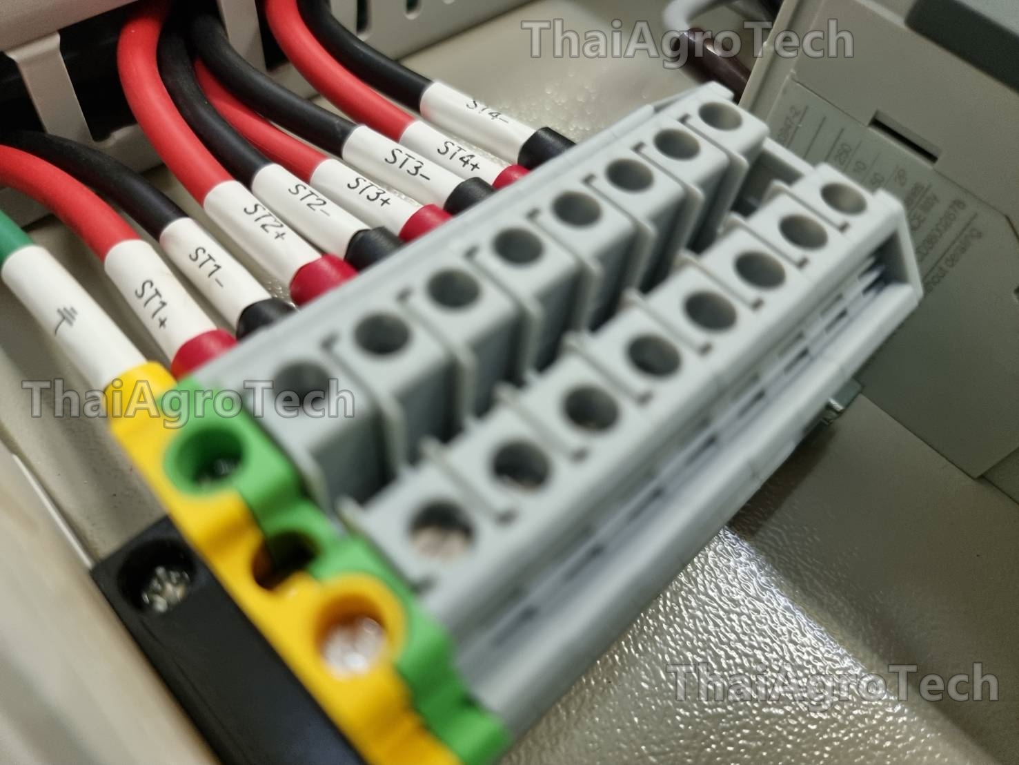 ตู้คอมบายเนอร์ใช้กับงานติดตั้งระบบโซล่าเซลล์ 1000V ดีซี 6 สตริง 50-60กิโลวัตต์ 3เฟส พร้อมเบรคเกอร์กันไฟดูด RCBO MCCB AC-DC Combiner Box RCBO 6String 3Ph