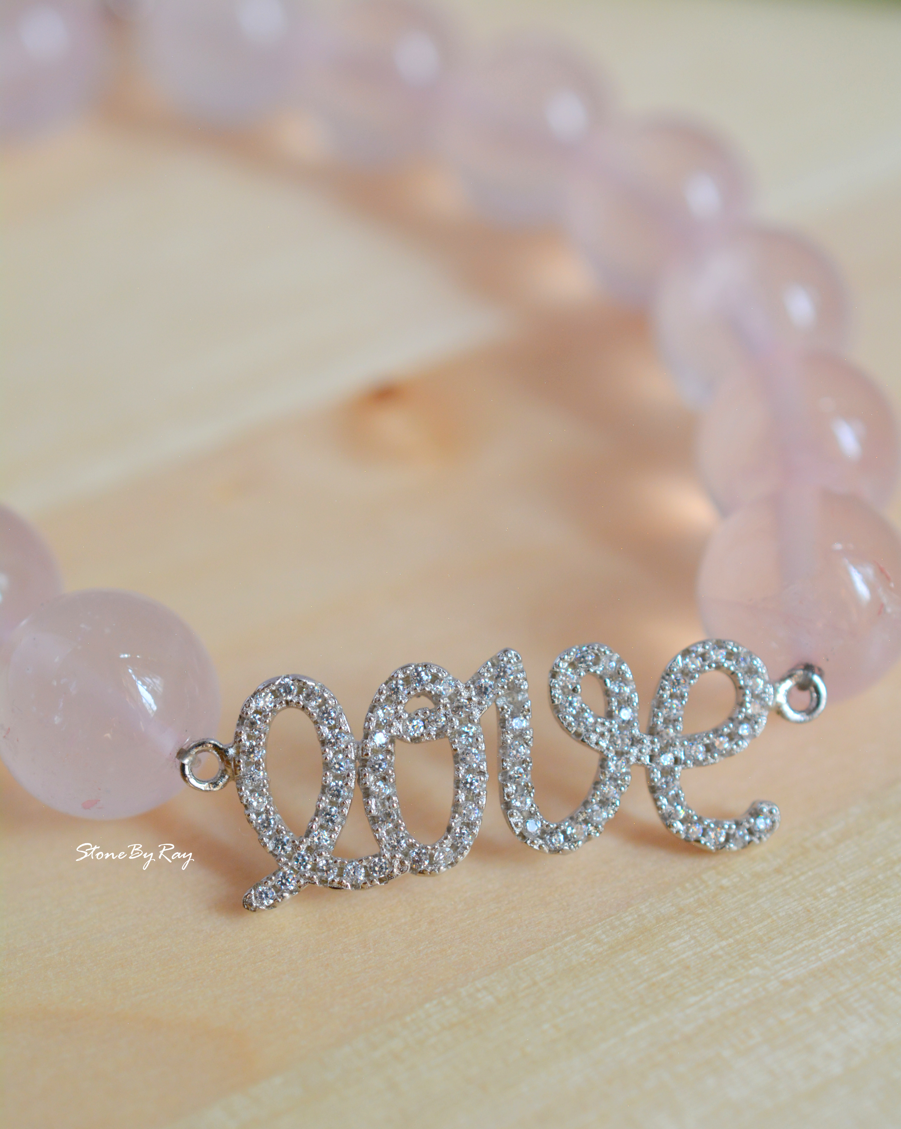 สร้อยข้อมือหินโรสควอตซ์ (Rose Quartz)