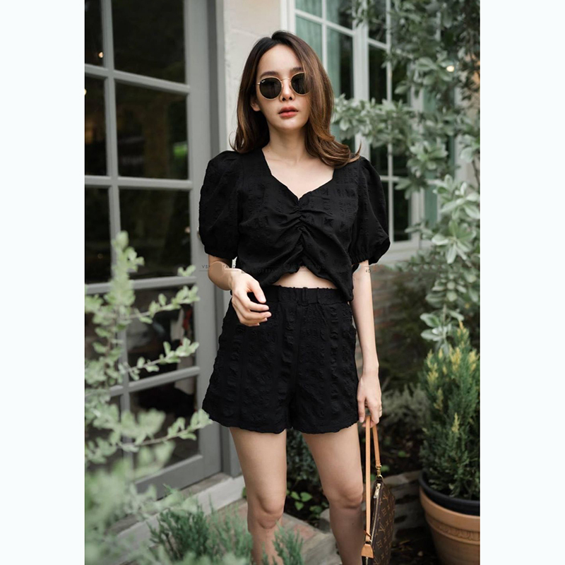 kudapyเซตสั้นชมพู/ดำ/ขาว มาเป็นเซต พร้อมเสริฟ์ความชิค งานผ้ากุ้น ใส่สบายมาก เซตเดียวจบ