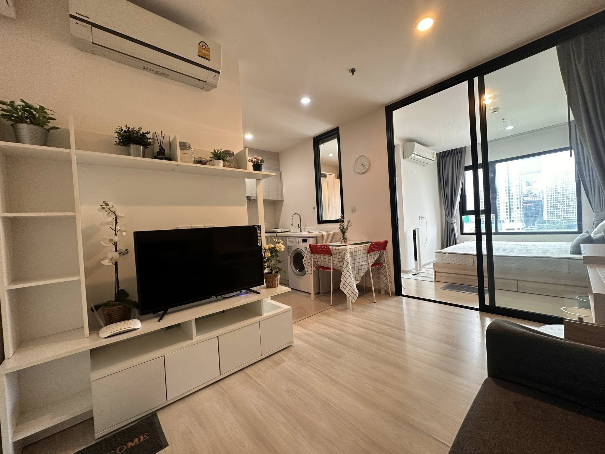 ให้เช่าคอนโด Life Asoke (ไลฟ์ อโศก) โซน รถไฟฟ้า MRT เพชรบุรี / มศว 1ห้องนอน / 1ห้องน้ำ ขนาดห้อง 35 ตรม. ชั้น 12 ตึก N