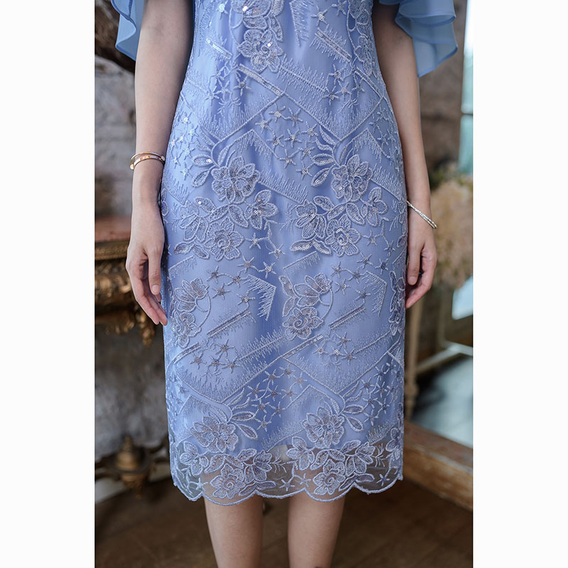 kudapy เดรสสั้นสีชมพู/สีฟ้า ผ้าลูกไม้ปักเลื่อมผ้าลายสวยลูกไม้ปักลายอย่างดี ดีไซน์ชุดเก๋มากๆ เป็นคลุมไหล่ด้านหลังยาวถึงเอว