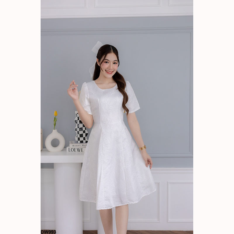 kudapy เดรสสั้นสีขาว/สีชมพู/สีฟ้า ทรงเข้ารูปส่วนบนกระโปรงบานผ้านูน พร้อมสายอัดเอว งานซิปด้านหลัง