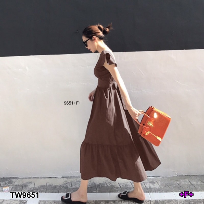 kudapy เดรสคอเหลี่ยมแขนระบาย ผ้าโฟร์เวย์สีขาว ชายเดรสปล่อยสวิง ด้านหลังแต่งผูกโบว์