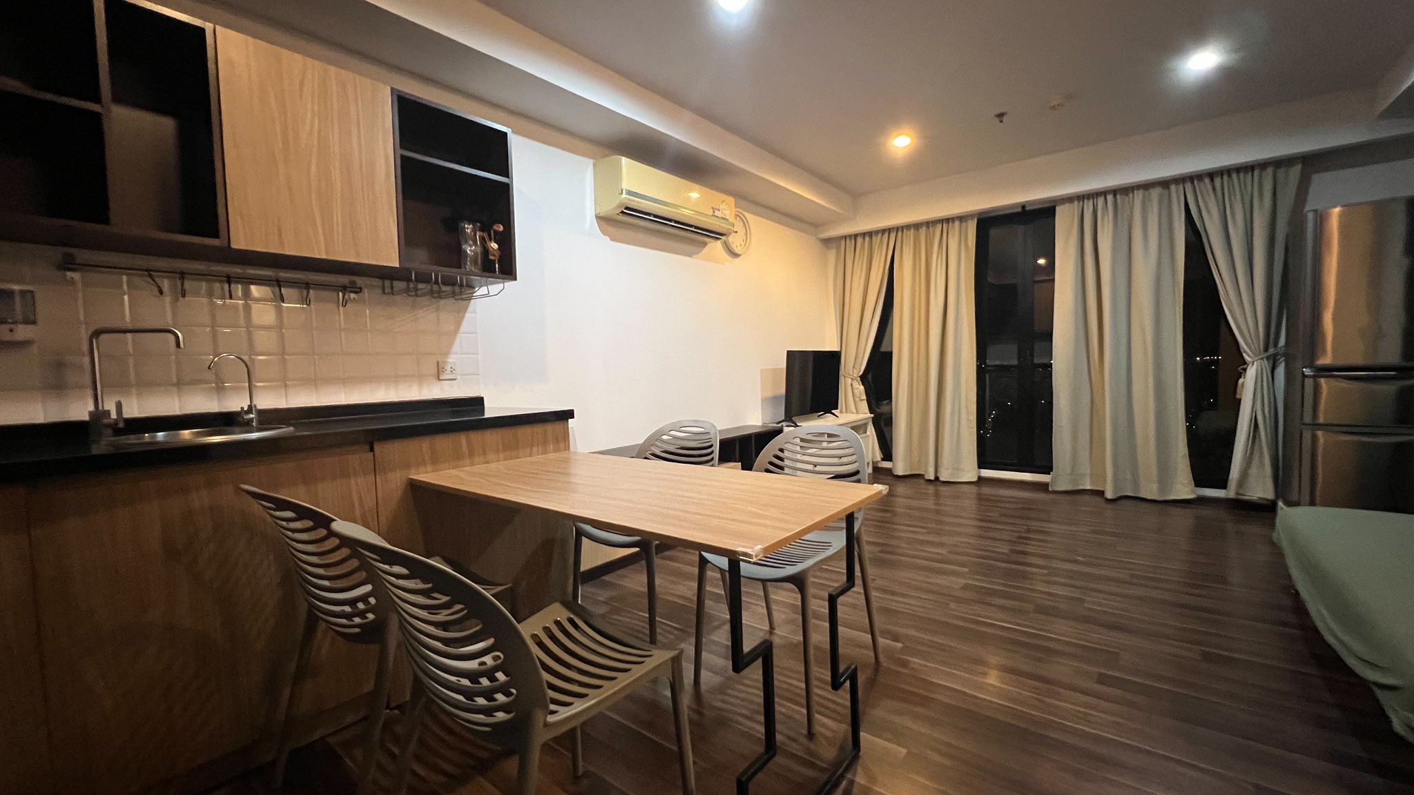 ให้เช่าห้องแบบ 2ห้องนอน 2ห้องน้ำ โซนพื้นที่ BTS แบริ่ง คอนโด The Gallery Bearing (เดอะ แกลเลอรี่ แบริ่ง) High Rise ขนาดห้อง 66 ตรม. ชั้น 21