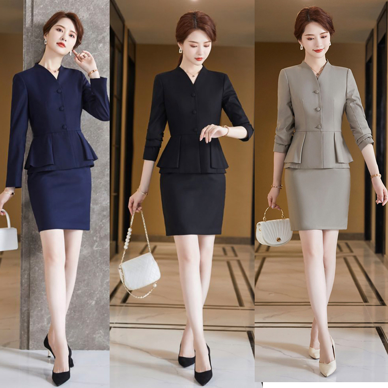 kudapy ชุดสูททำงานผู้หญิงสีดำ/สีเบจเทา/สีกรม แบบไม่มีปกพร้อมกระโปรง จุดเด่นของเสื้อตัวนี้คือการออกแบบให้กระชับเข้ารูปทันสมัย