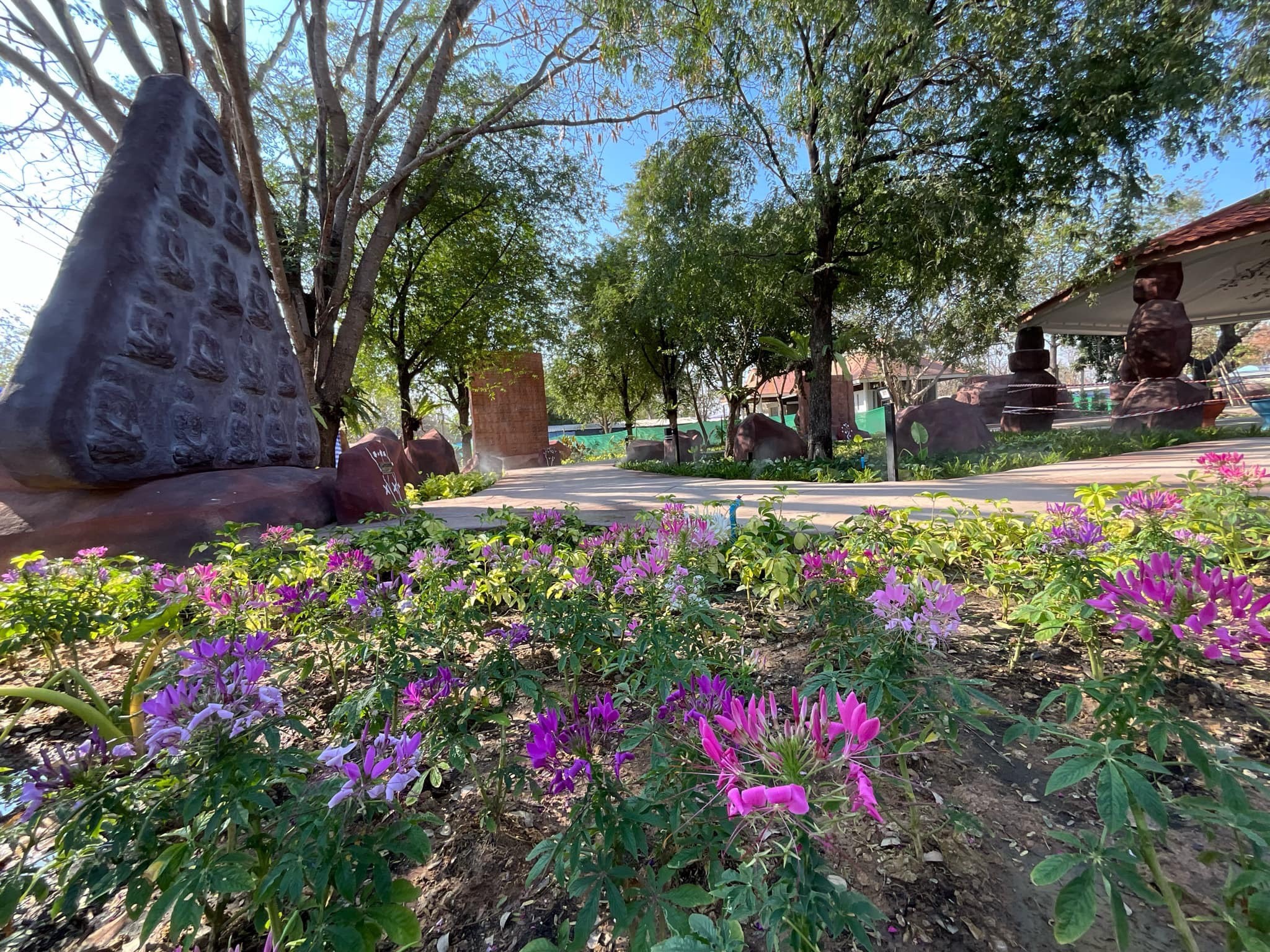 บรรยากาศการให้เยี่ยมชม #สวนพุทธศิลป์ #อุทยานพระนาดูนทะลุมิติ จ.มหาสารคาม สอบถาม โทร 061-6592998