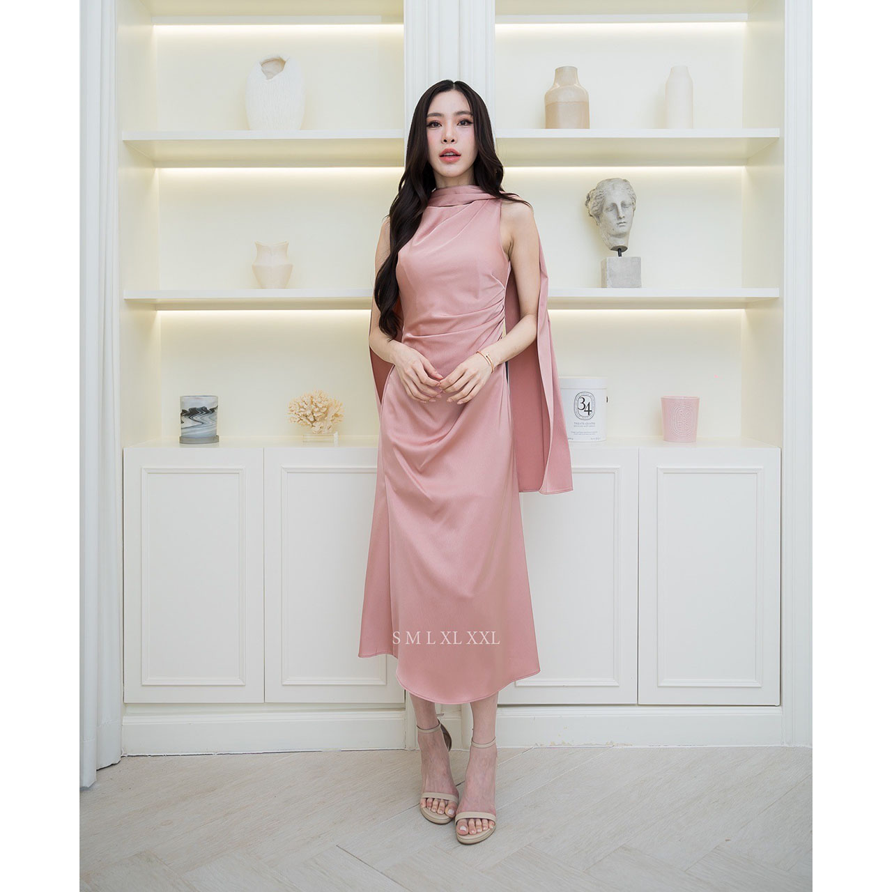 kudapy เดรสยาวแขนกุด มาพร้อมผ้าคลุมไหล่สวยเก๋ ชุดไปงานแต่งงาน ชุดออกงาน ชุดเพื่อนเจ้าสาว ผ้าเครปซาติน