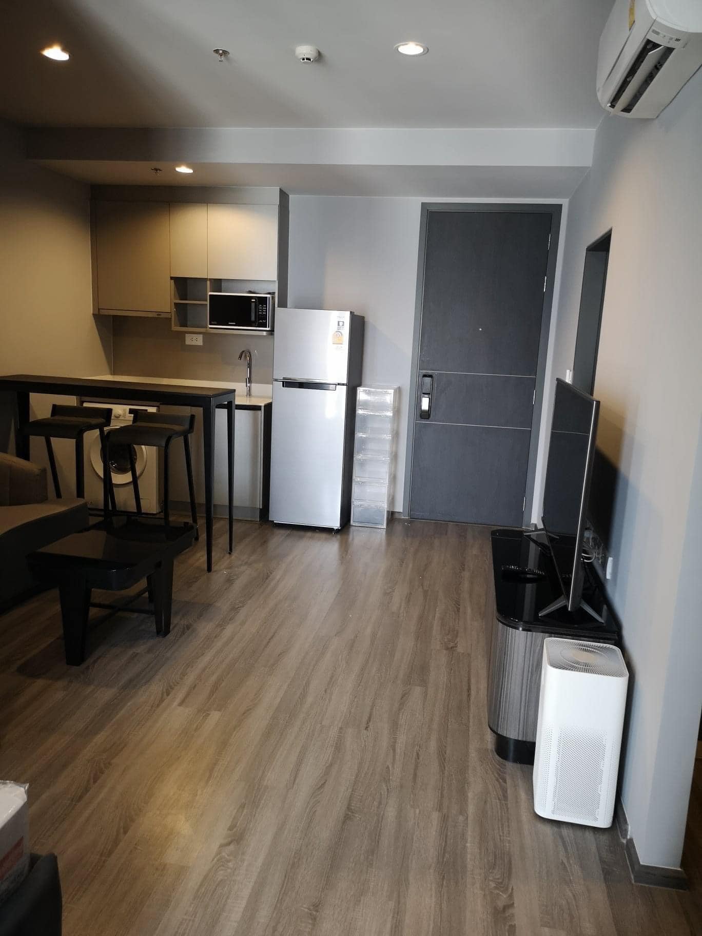 ปล่อยเช่าคอนโด IDEO Mobi Rangnam (ไอดีโอ โมบิ รางน้ำ) - เฟอร์เครื่องใช้ไฟฟ้าครบครั้น - การเดินทาง: ใกล้ BTS อนุสาวรีย์