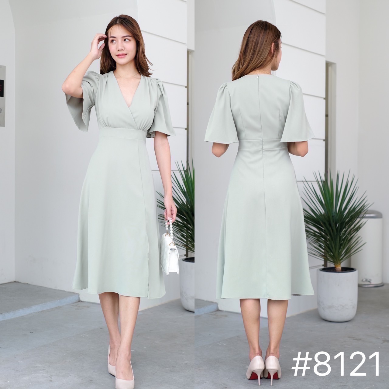 kudapy เดรสยาวสีชมพู แดงไวน์ น้ำตาล ฟ้าคราม เขียวอมเทา คอวีป้ายแต่งจีบใต้อก ไหล่จับจีบแขนทรงกระดิ่ง กระโปรงฟรีสะโพกผ่าหน้า