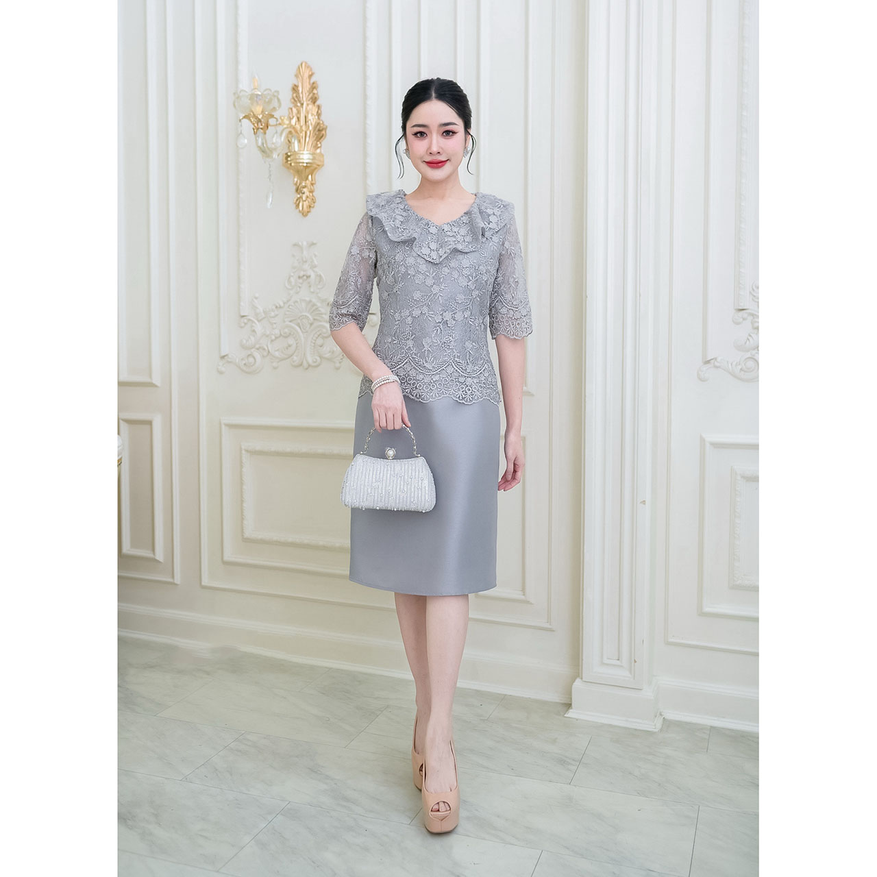 kudapy เดรสสั้นสีดำ/สีเทา ผ้าไหมส ดีไซน์ด้านบนเป็นผ้าลูกไม้ใยบวบลายสวย ช่วงคอเสื้อเป็นคอวีแต่งระบายรอบคอ