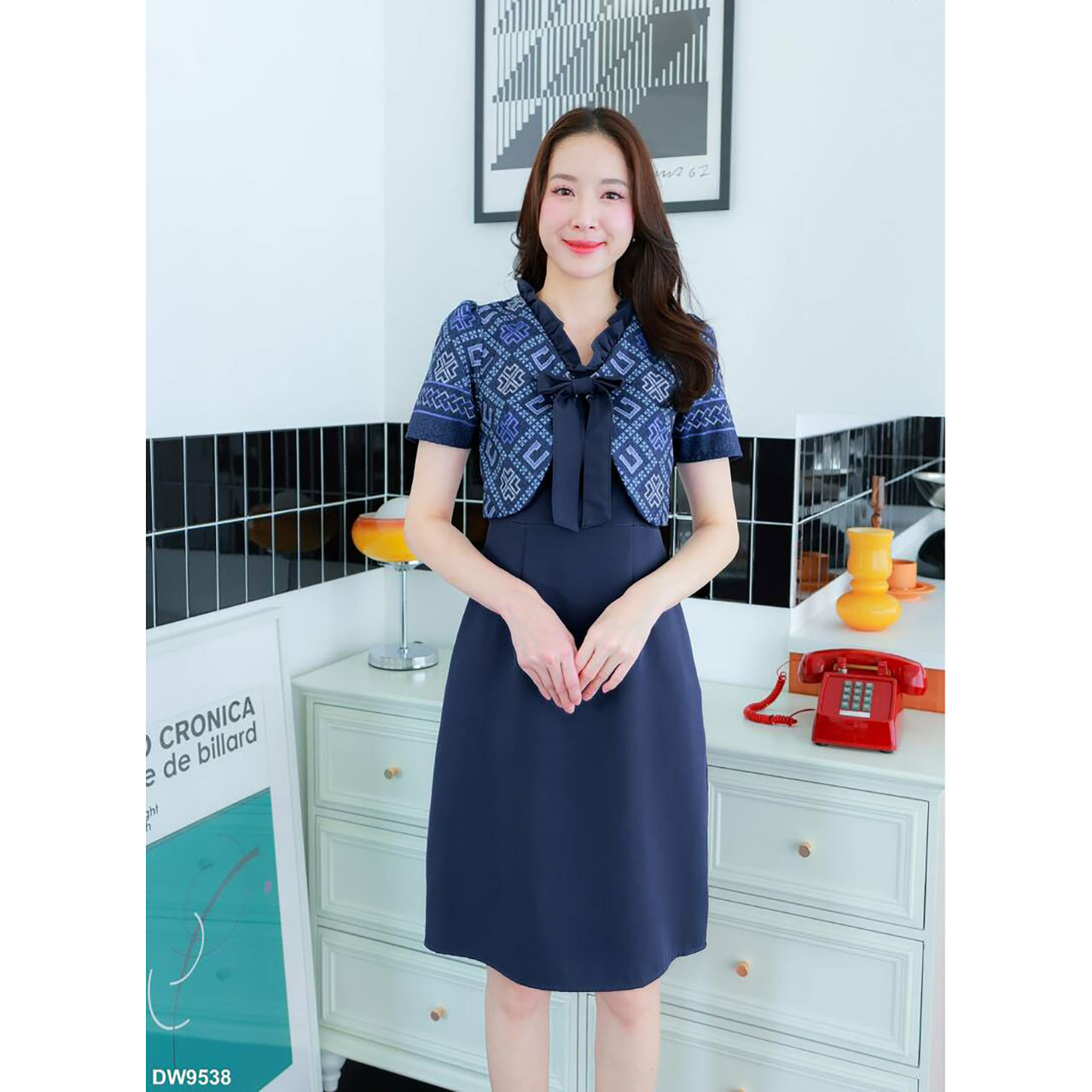 kudapy เดรสสั้น คอวีแต่งโบว์กระโปรงทรงเอ เสื้อายไทยสวยดูดี ใส่ออกงานสวยน่ารัก