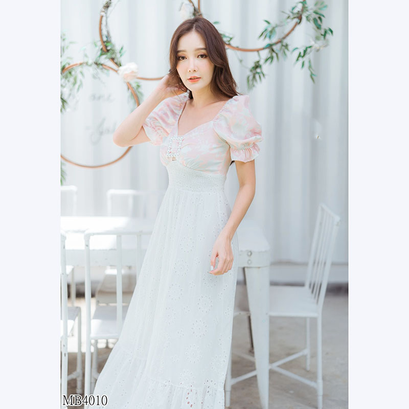 kudapy เดรสยาวสีชมพู.สีฟ้า ท่อนบนลายดอกล่างฉลุอกมุกสวยดูดีใส่แล้วน่ารักมากๆ