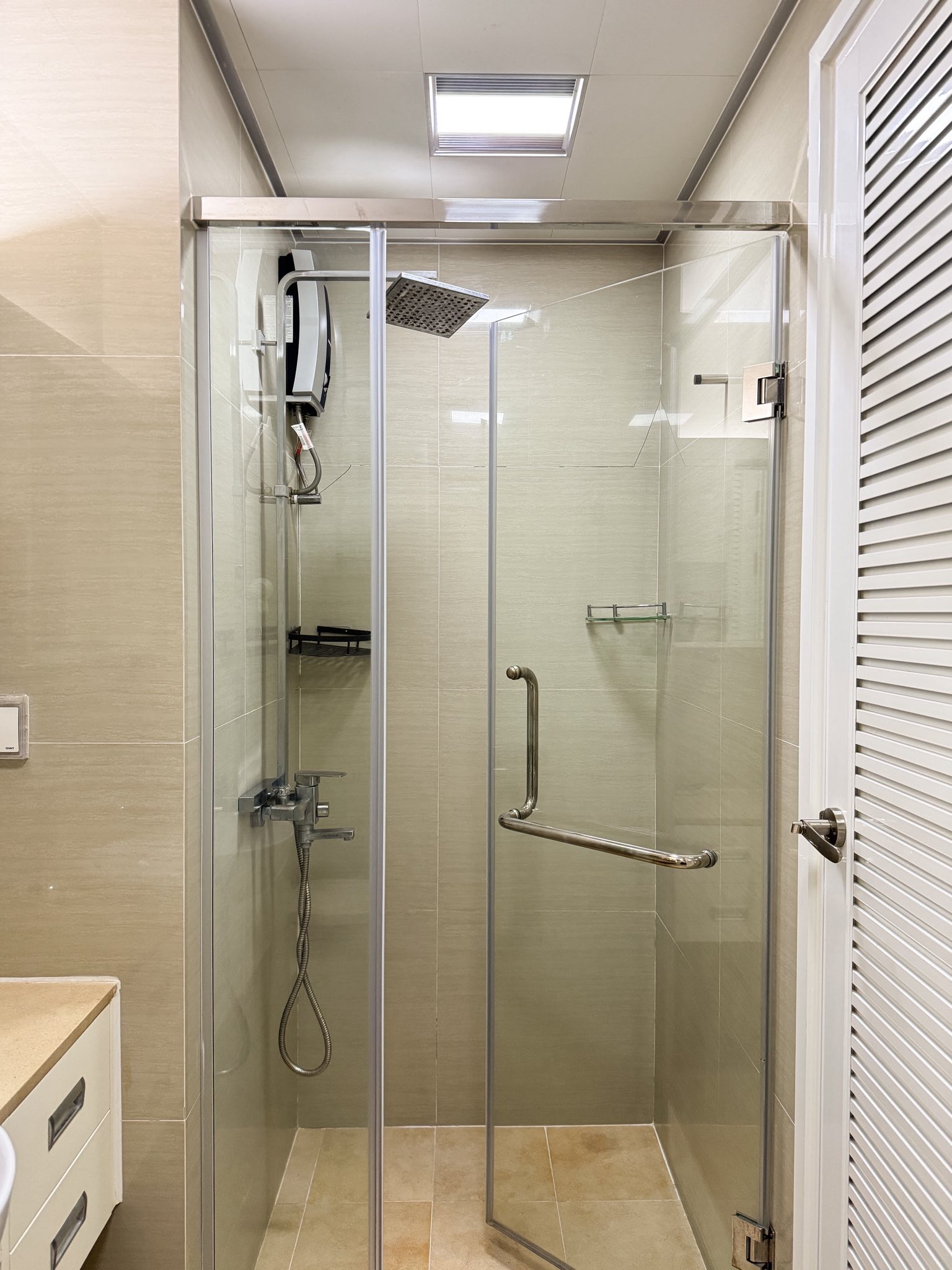 คอนโด TC Green Rama 9 (ทีซี กรีน พระราม 9) High Rise โซนพื้นที่ MRT พระราม9 ให้เช่าห้องแบบ 1ห้องนอน 1ห้องน้ำ ขนาดห้อง 38 ตรม. ชั้น 14