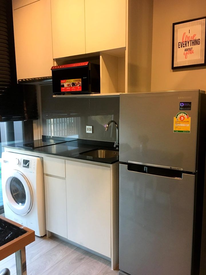 ให้เช่า วิซดอม อเวนิว รัชดา - ลาดพร้าว ห้องตกแต่งสวยเฟอร์ครบ สอบถามแอด Line ID : Smile-easy