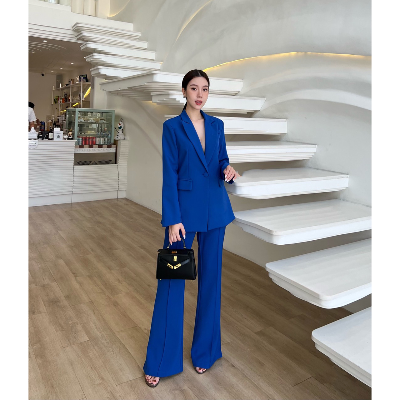 kudapy setsuit เสื้อ+กางเกง ตัวเสื้อออกแบบให้มีกระดุมปั้มผ้าเดียวกับสูท 1 เม็ดติดได้จริง กระเป๋าจริง มีซับในทั้งตัว