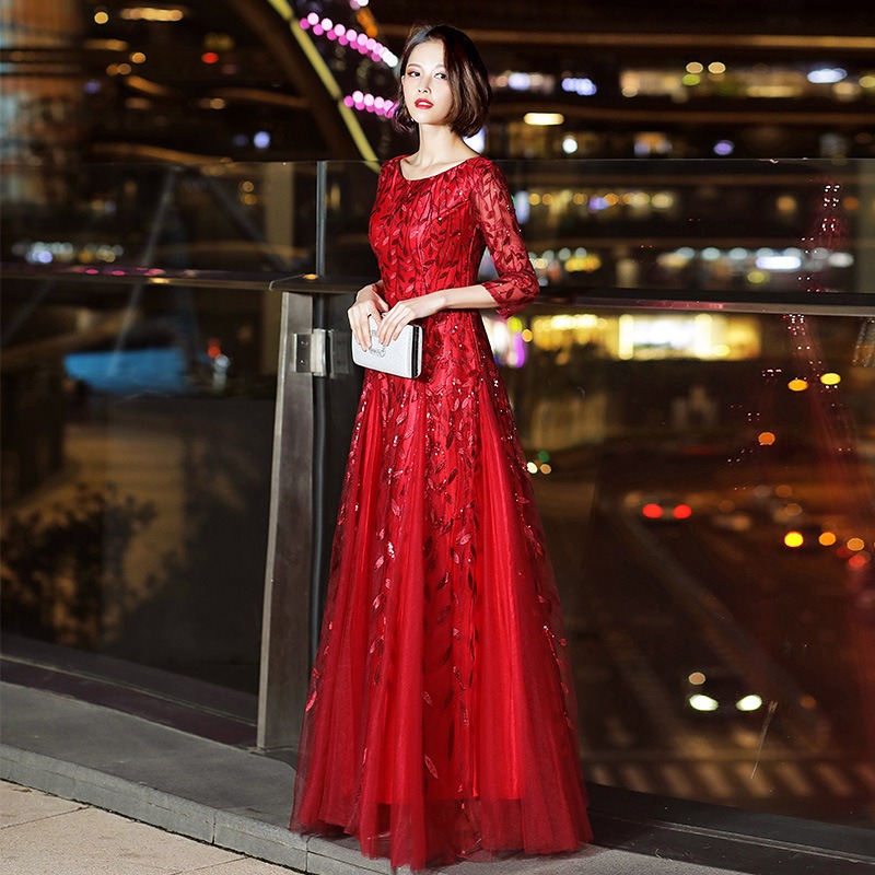 kudapy เดรสยาว ชุดราตรียาวสีแดง/สีครีมทอง/สีน้ำเงิน เดรสออกงานปักลายใบไม้แขนสามส่วน กระโปรงทรงหางปลา เรียบหรูดูแพง สวยดูดี แบบสวยทันสมัย ใส่ออกงาน