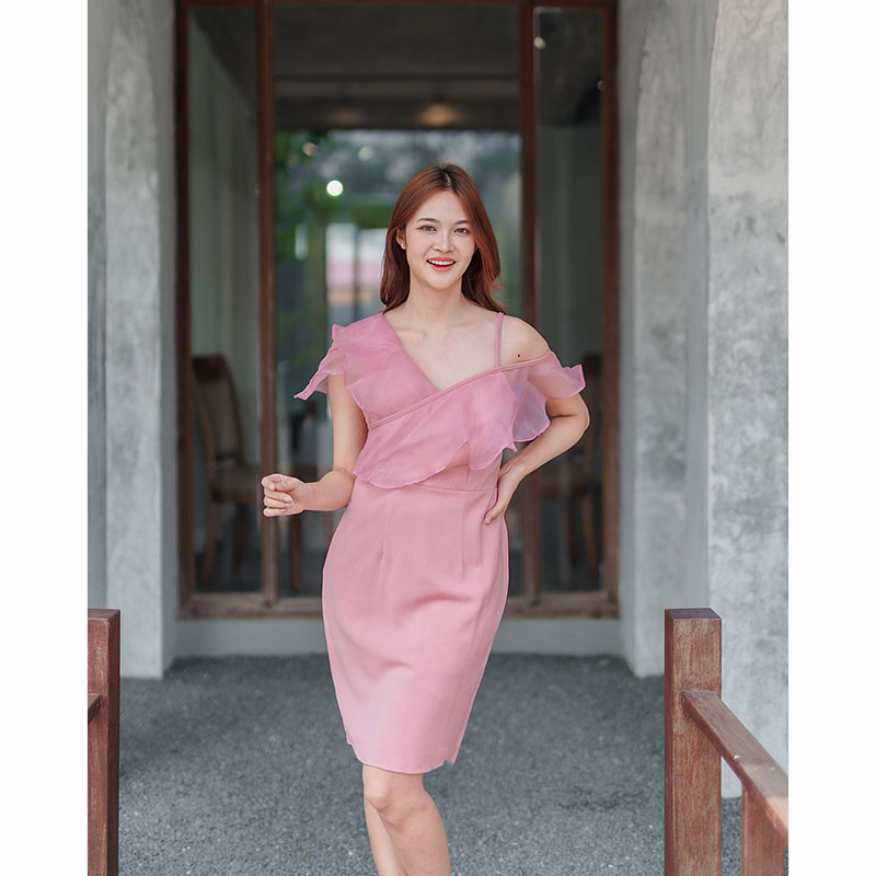 kudapy เดรสสั้นสีชมพู เดรสสั้นแต่งระบายผ้าไหมแก้ว แบบน่ารัก สวยๆ เรียบหรูดูแพง ชุดราตรี ชุดไปงานแต่งงาน ชุดออกงาน