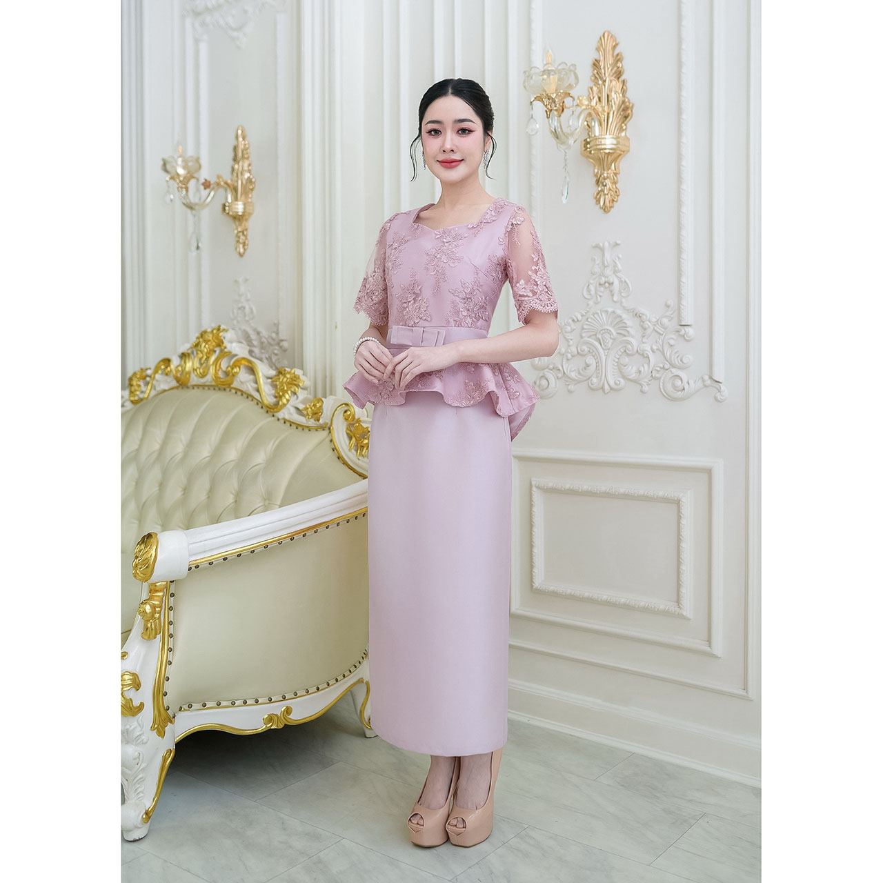 kudapy เดรสยาว ผ้าไหมทั้งชุด ด้านบนเป็นงานแต่งด้วยลูกไม้คอร์ด เดรสทรงสวยเป็นงานเอวระบายรอบตัวหน้าสั้นหลังยาว