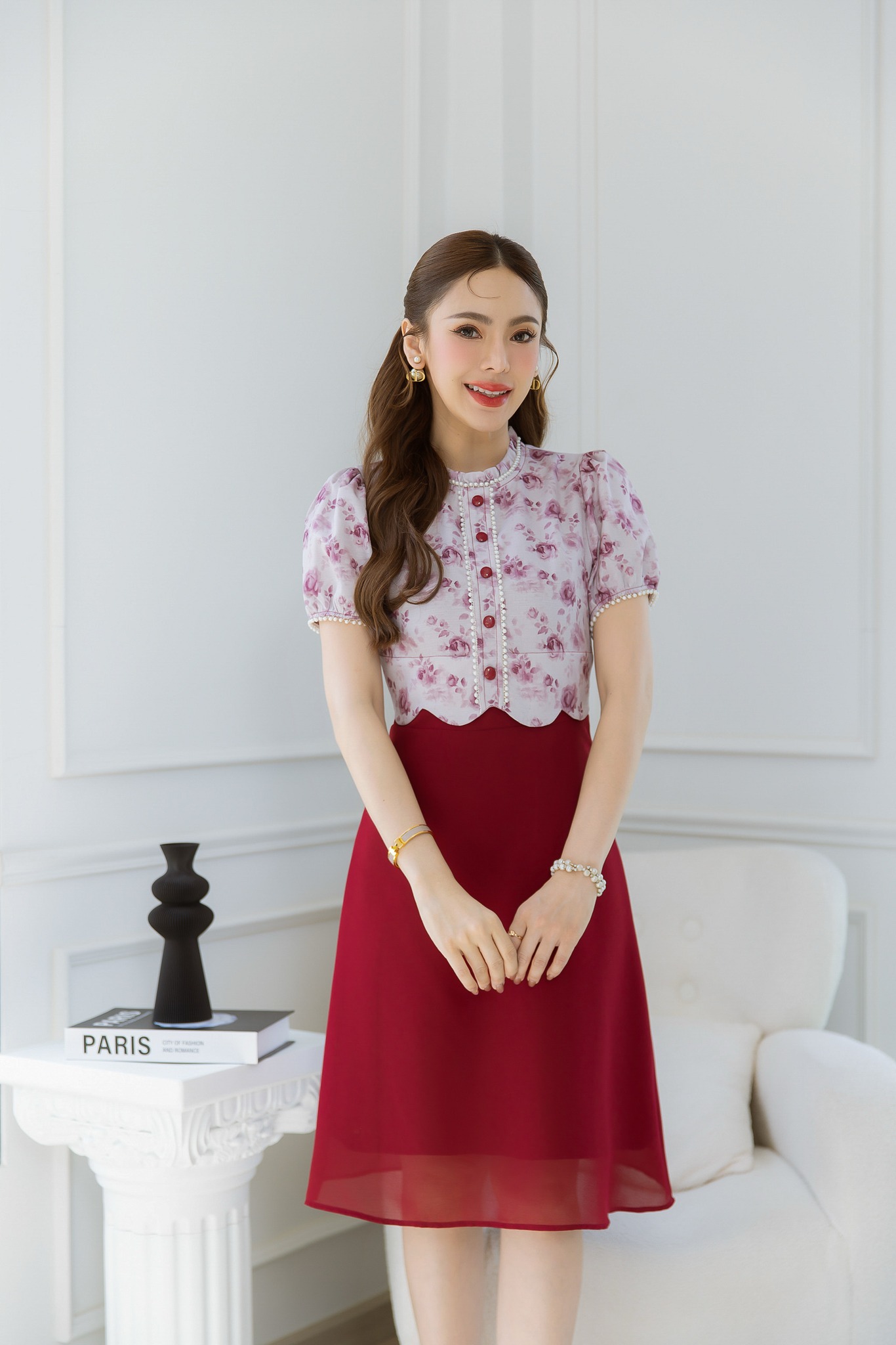 kudapy เดรสคอจีบเอวเคริฟแต่งมุก สวยหวานดูแพง ช่วงตัวใช้ผ้าพิมพ์ลายดอกอัดกาว กระโปรงเป็นผ้าชีฟอง