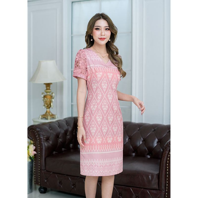 kudapy เดรสสั้นสีโทนชมพู/สีโทนฟ้าเขียว ลายไทยแขนลูกไม้ ผ้าเนื้อนุ่มลื่นนำมาพิมพ์ลาย ใส่สบายกว่าเนื้อผ้าสัมพัสผิวดีนุ่มลื่นไม่หยาบ แต่ลายสวย