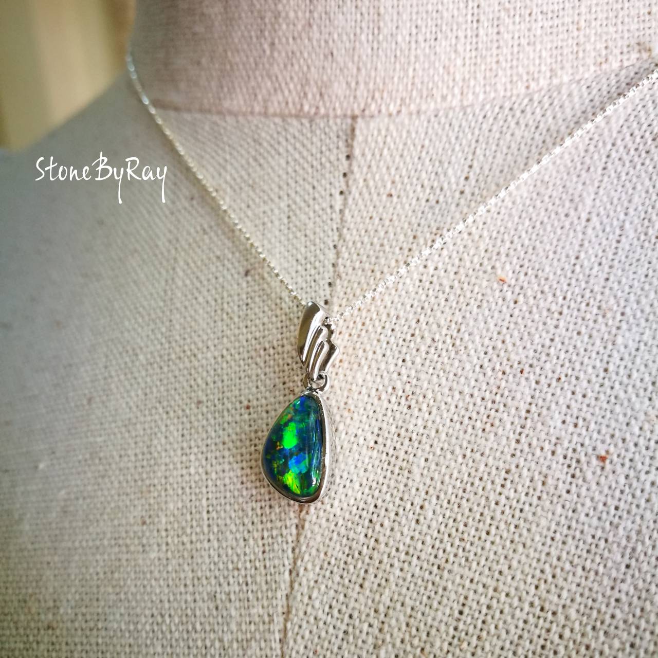 สร้อยคอเงินจี้พลอยโอปอล(Opal Triplet)