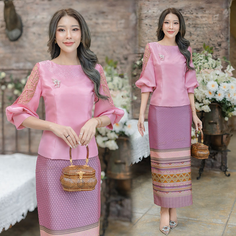 kudapy เสื้อลูกไม้สีชมพู/สีทอง คอกลอมตอกเลียมตรงคอ แขนทรงบอลลูนผ่าแต่งด้วยลูกไม้เนื้อดี ช่วงตัวอัดกาวมาพร้อมซับในและชิปซ่อนหลัง