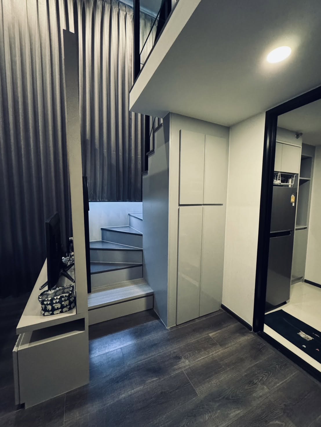 ให้เช่า (ไนท์บริดจ์ สเปซ รัชโยธิน) High Rise โซนพื้นที่ BTS พหลโยธิน 24 ห้องแบบ Duplex2ชั้น 25 1 ห้องนอน 1ห้องน้ำ