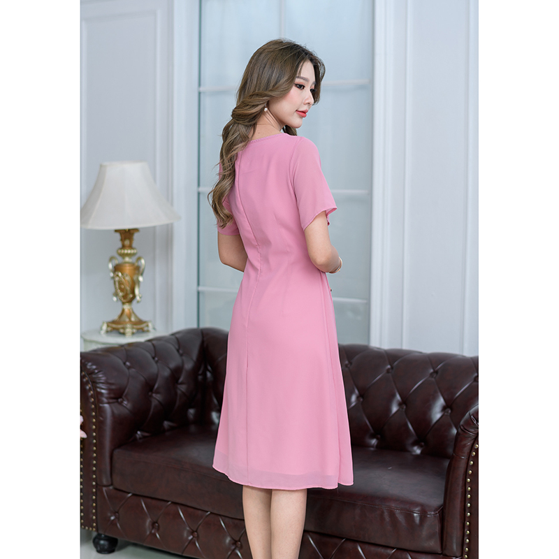 kudapy เดรสสั้นสีชมพู/สีเขียวพาลเทล ดีไซน์เก๋มีดีเทลผ้าลูกไม้เงาด้านหน้า และคลุมด้วยชิฟฟ่อน เหมือนใส่เป็นเสื้อคลุมสองชิ้นแต่เป็นเดรสชิ้นเดียว