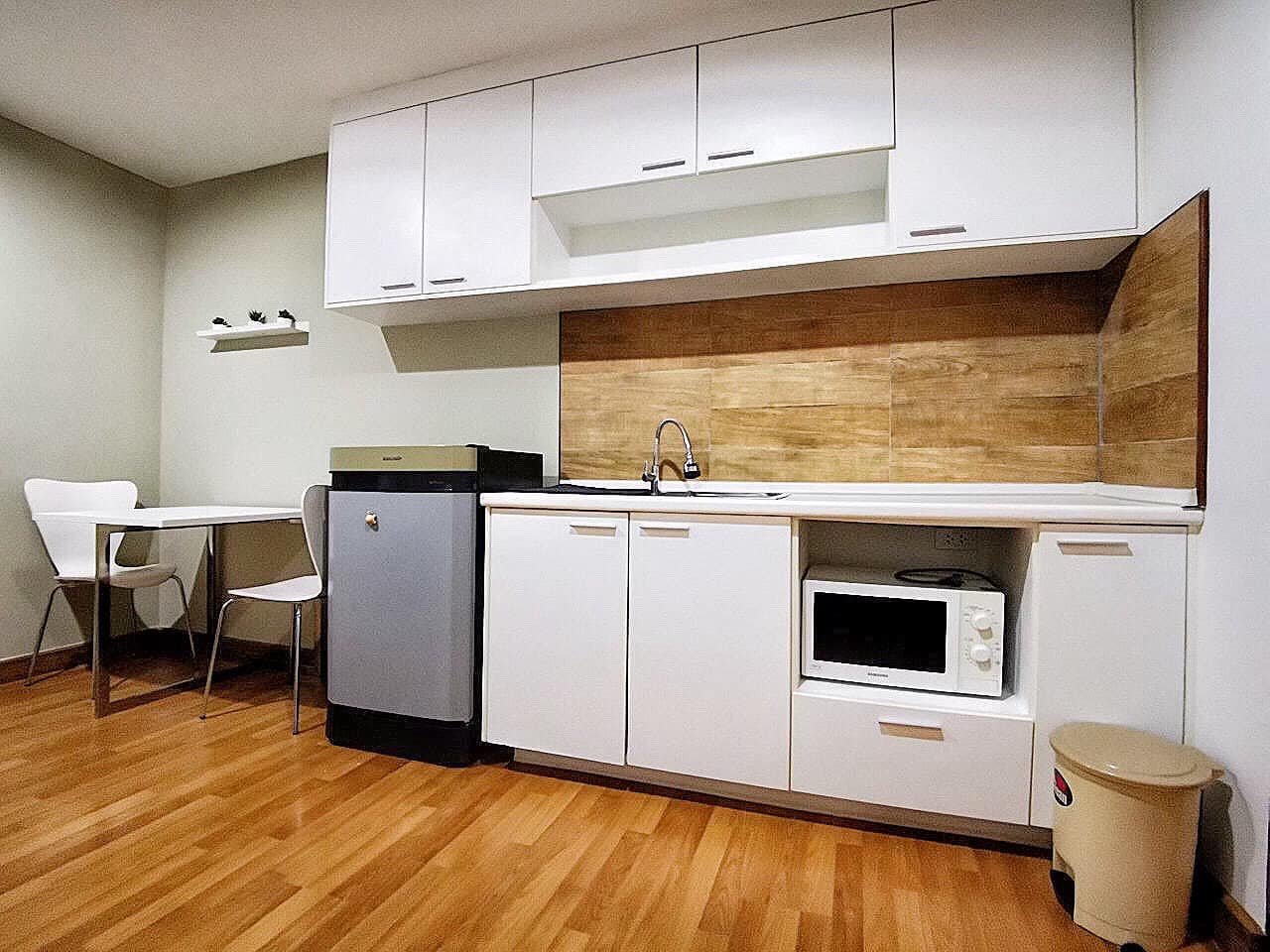 ปล่อยเช่าคอนโด Grene Suthisarn (กรีเน่ สุทธิสาร) - เฟอร์เครื่องใช้ไฟฟ้าครบครั้น - การเดินทาง: ห่าง 1.3 กม. จาก Mrt สุทธิสาร