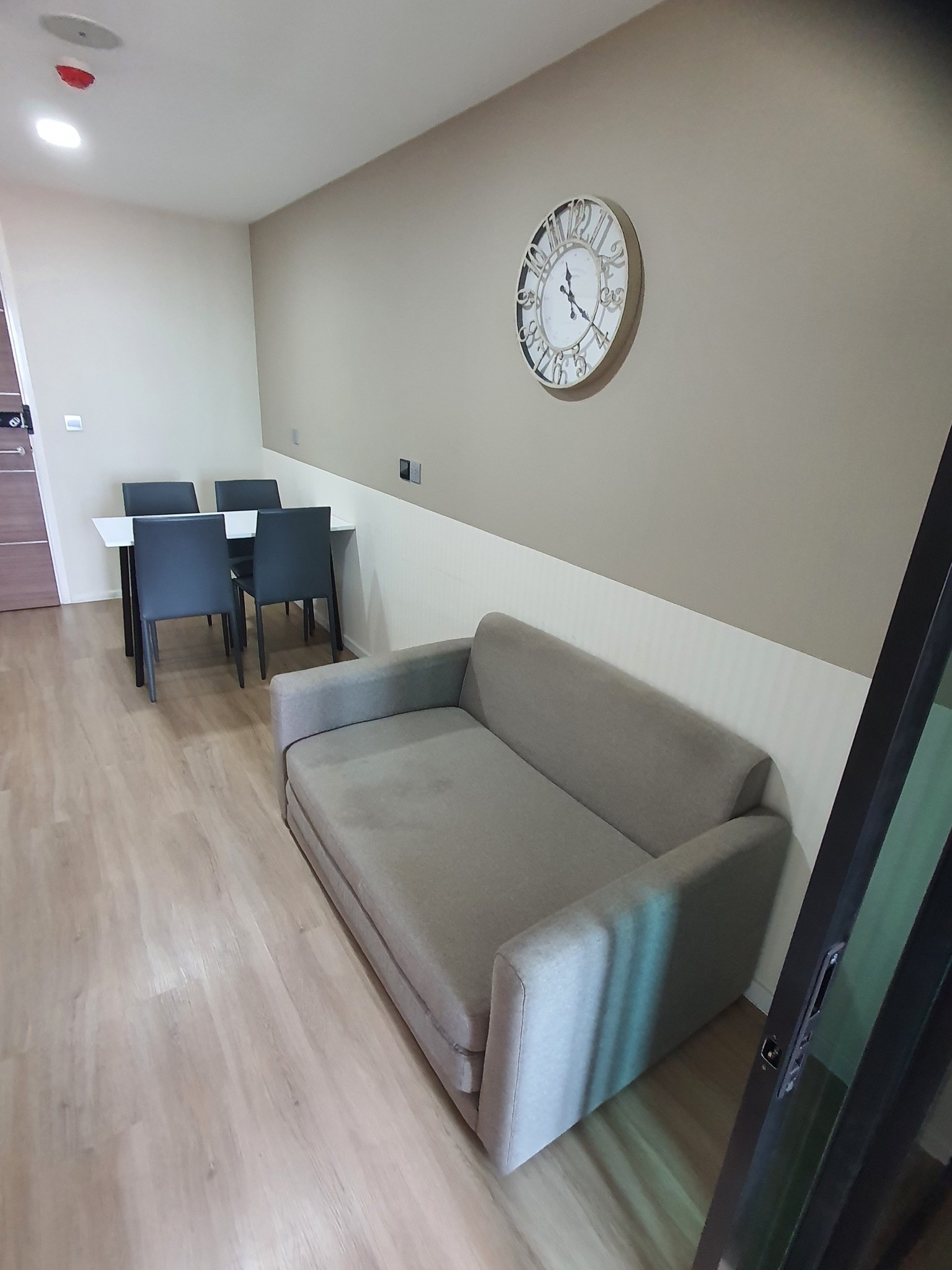 ให้เช่าห้องแบบ 2ห้องนอน 1ห้องน้ำ โซนพื้นที่ ถนนนาคนิวาส เดอะคริสตัล เอกมัย-รามอินทรา คอนโด Atmoz Ladprao 71(แอทโมซ ลาดพร้าว 71) Low Rise ขนาดห้อง 46 ตรม. ชั้น 8 ตึก B