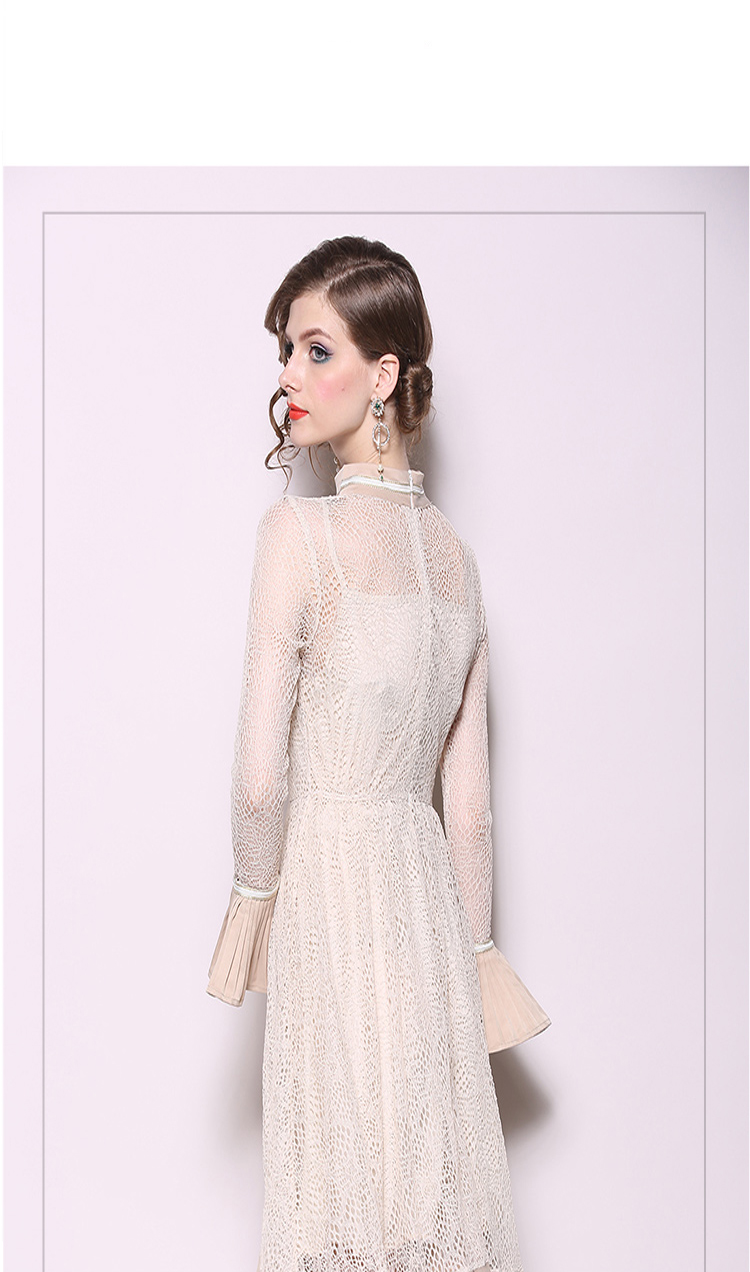 kudapy ชุดเดรสผ้าลูกไม้ลายตาข่ายสีครีม ดีไซน์เก๋ที่คอเสื้อ และปลายแขนเสื้ออัดพลีต