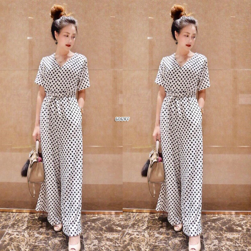 kudapy จั้มสูทขายาวสีแดง/สีขาว/สีดำ ทรงกระบอก งานคอวีซิปหน้ายาว แขนสั้น ใช้ผ้าโฟร์เวย์ลายจุดเอว