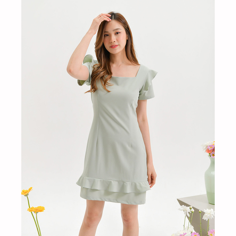 kudapy เดรสสั้นสีส้มอิฐ/สีเขียว/สีเหลือง/สีชมพู คอเหลี่ยม ดีไซน์น่ารัก มีระบายที่รอบแขนและช่วงชายเดรสเพิ่มความหวาน ใส่ง่ายได้หลายโอกาส