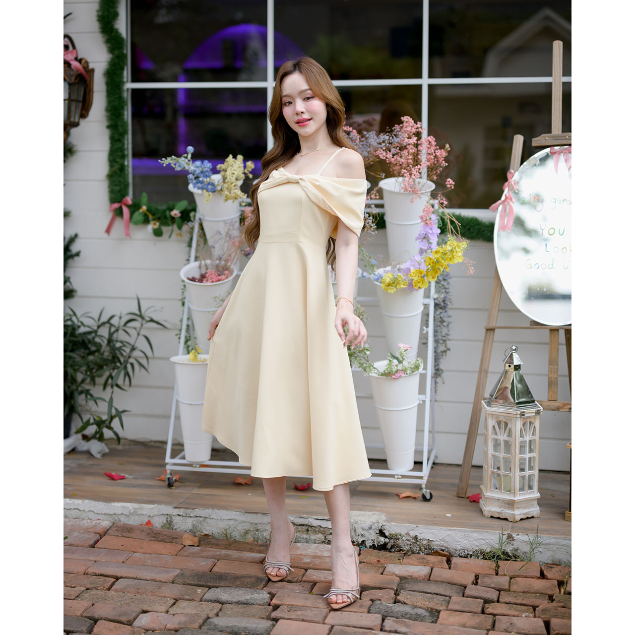 kudapy เดรสโทนสีพาสเทลนุ่มละมุน ดีไซน์หวานๆแต่งอกโบว์ใหญ่เปิดไหล่แบบ Off-shoulder จะใส่เปิดไหล่ 2 ข้าง