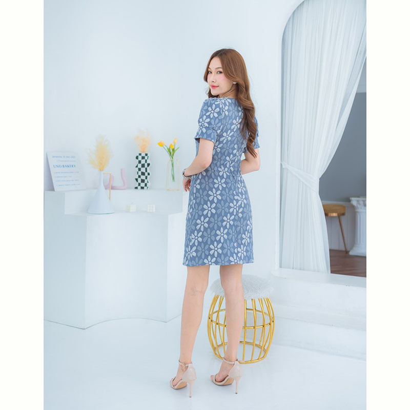 kudapy เดรสสั้นสีเขียว/สีชมพู/สีฟ้า ผ้าทออัดลายดอกทรงสวย งานเข้ารูป มีซิปหลัง