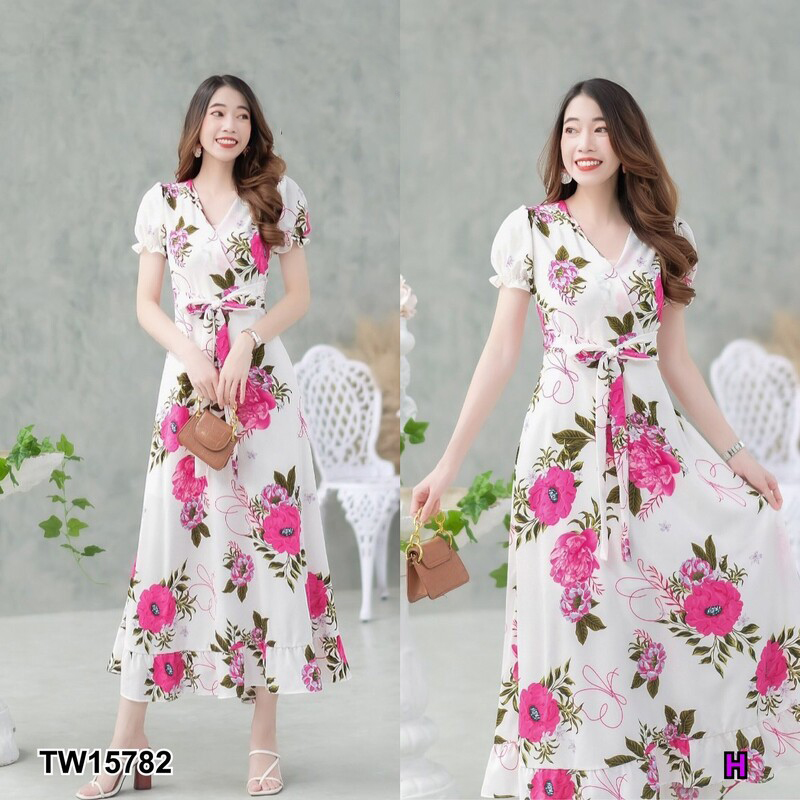 kudapy Maxi Dress แม็กซี่เดรส สีชมพู ฟ้า เหลือง จำนวนคอวีแขนตุ๊กตา ผ้าไหมอิตาลี่ พิมลายดอกไม้ ชายเดรสแต่งระบาย