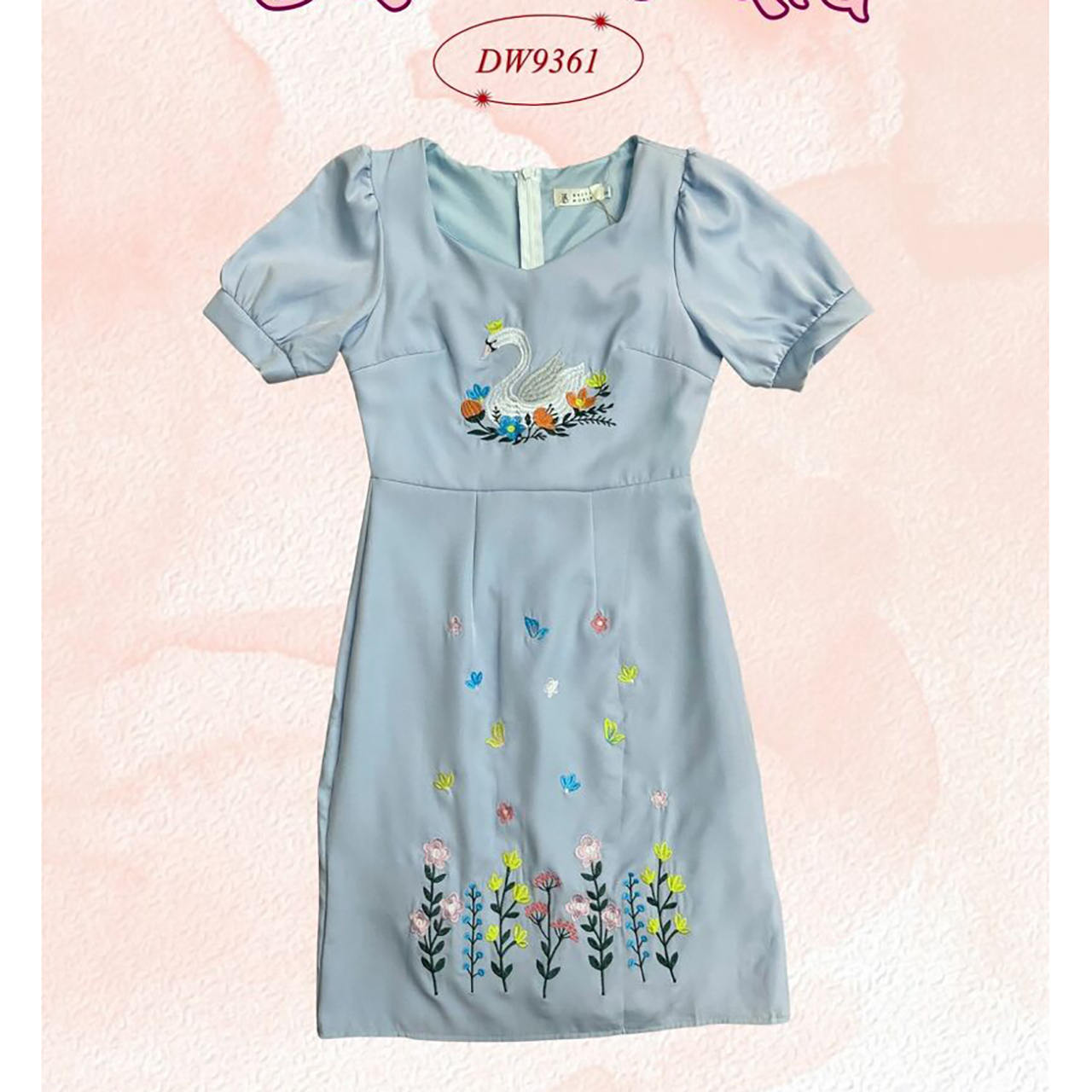 kudapy เดรสสั้นสีฟ้า/สีชมพู/สีครีม ผ้าพื้นปักหงส์ ใส่ทำงาน ใส่เที่ยวสวยดูดี