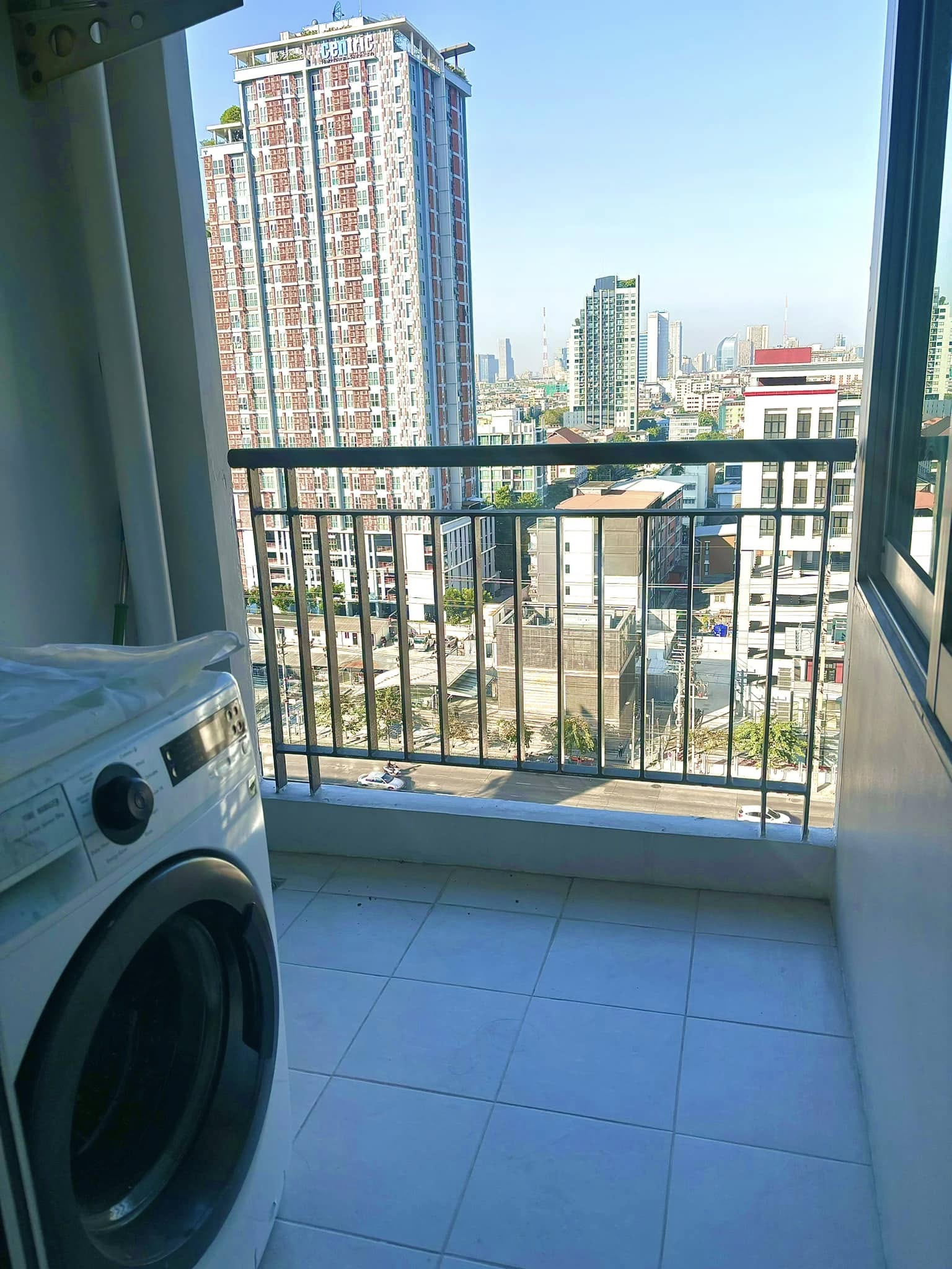 ปล่อยเช่า Life @ Ratchada - Suthisan (ไลฟ์ แอท รัชดา - สุทธิสาร) - โซนพื้นที่ MRT สุทธิสาร 1ห้องนอน 1ห้องน้ำ - ขนาดห้อง 45 ตรม. ชั้น 12 - ให้เช่า 17,000 ต่อเดือน