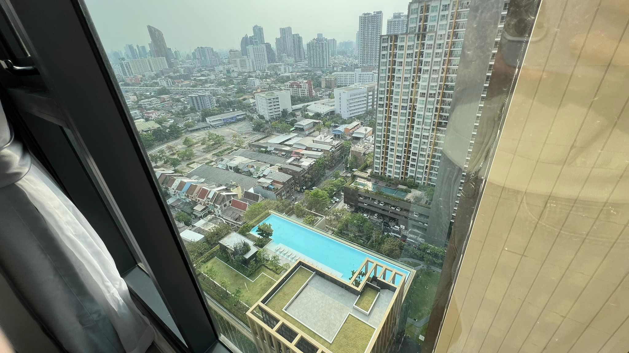 ให้เช่าคอนโด Denim Jatujak (เดนิม จตุจักร) - ห้องใหม่ยังไม่เคยปล่อยเช่าชั้นสูง - การเดินทาง: BTS หมอชิตและMRTจตุจักร - ใกล้ กรมขนส่ง ช่อง7