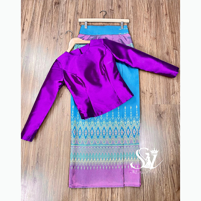 kudapy เซ็ทเสื้อ+ผ้าถุงสำเร็จรูป อัดกาว ซิปหลัง ใส่สวยดูดี ลายผ้าดูสะอาดตามากๆ (สินค้าพรีออเดอร์)