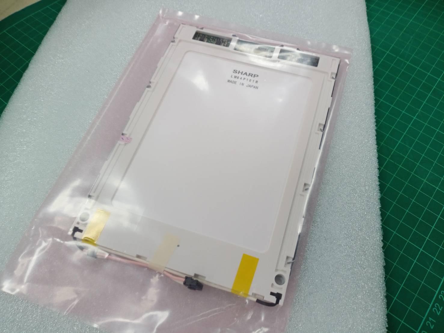 SHARP LM64P101R LCD